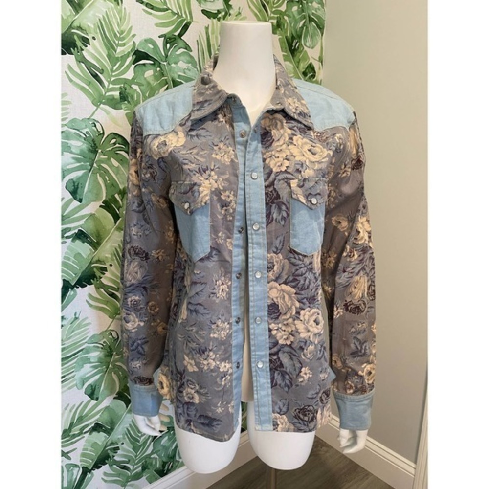 Floral Chambray Button Down - Picture 7 of 8